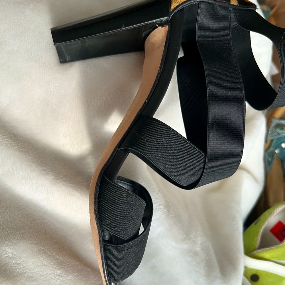 Stuart weitzman size 5 1/2 heels. New condition